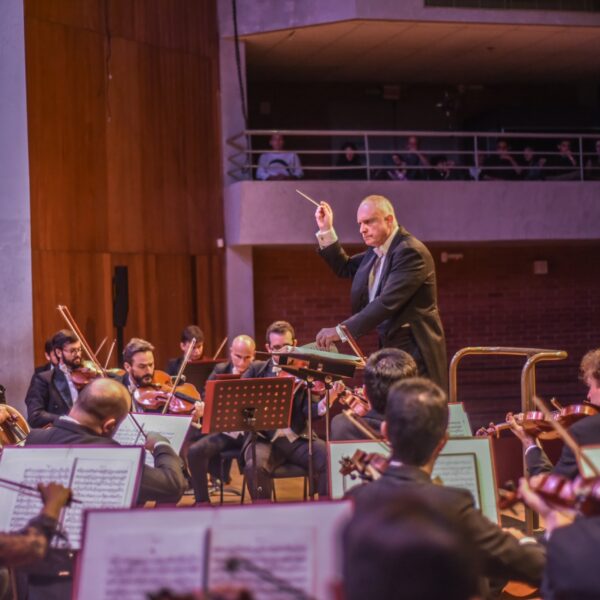 Filarmônica faz concerto gratuito no Teatro Basileu França