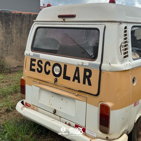 Kombi do transporte escolar vistoria pelo Detran