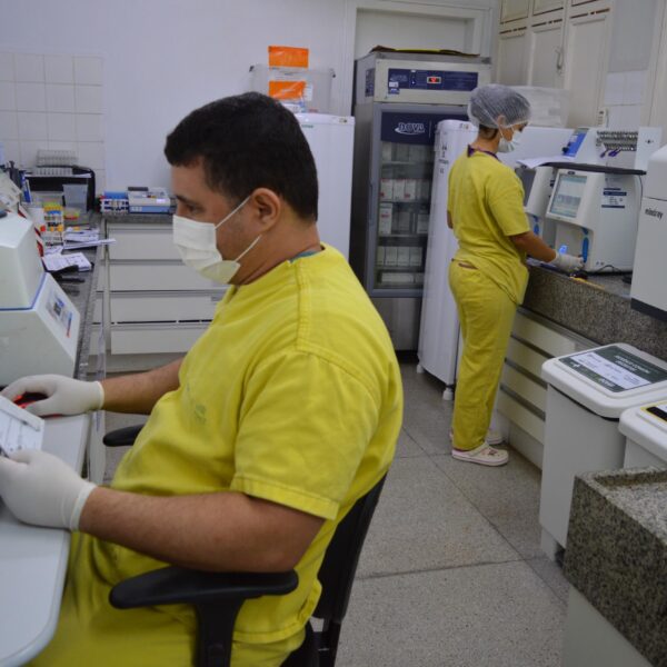 Laboratório do Hetrin alcança 100% de acerto em avaliação nacional