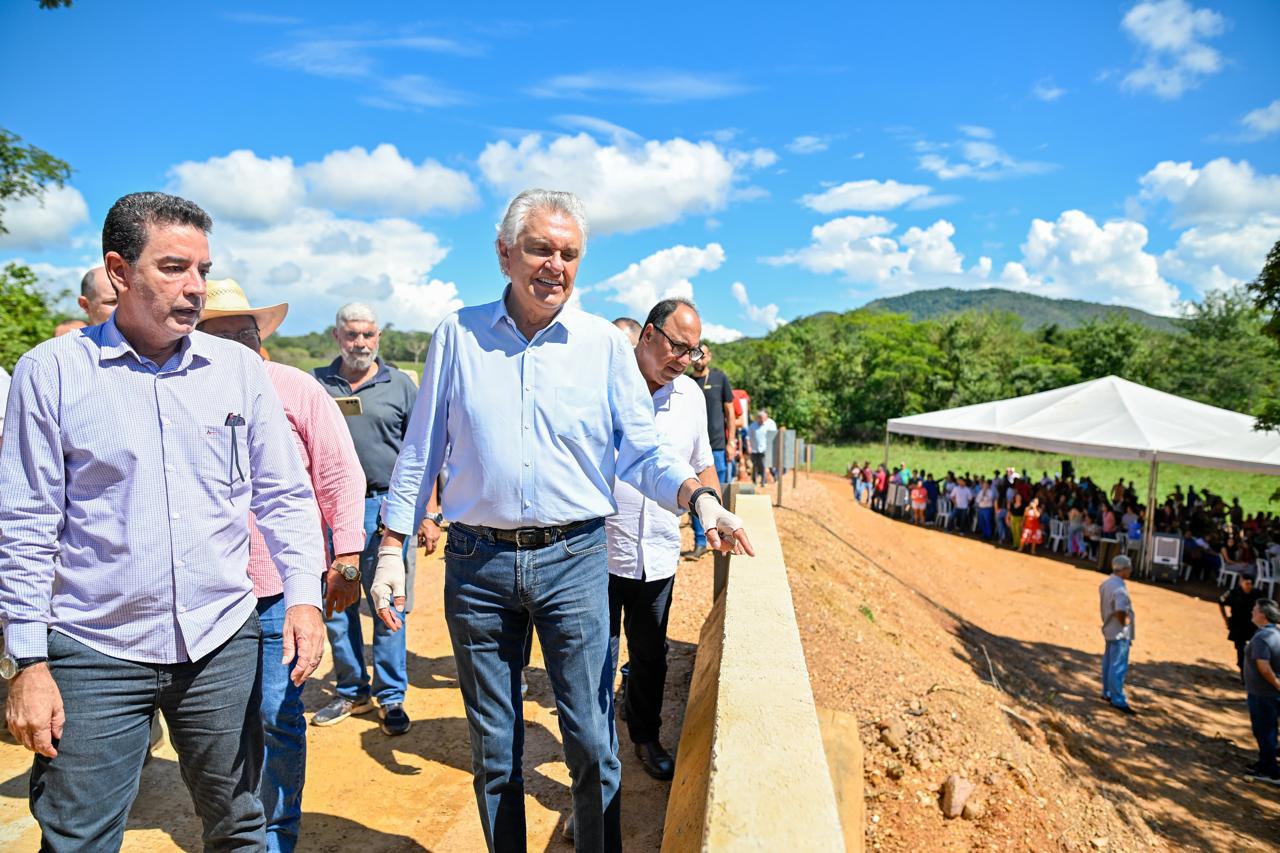 Ao entregar obras, Caiado destaca importância econômica do Vale de São Patrício