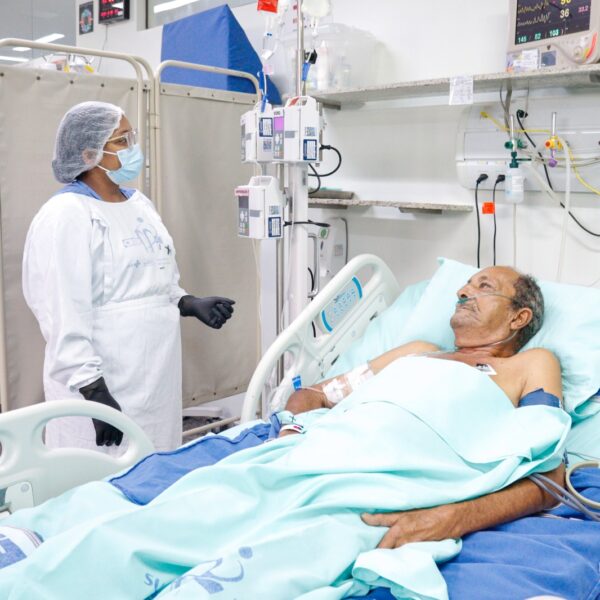 Paciente sendo atendido em hospital estadual