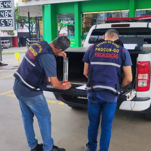 Durante o feriado, fiscais do Procon Goiás notificaram 23 postos de Goiânia para que justifiquem o aumento no combustível