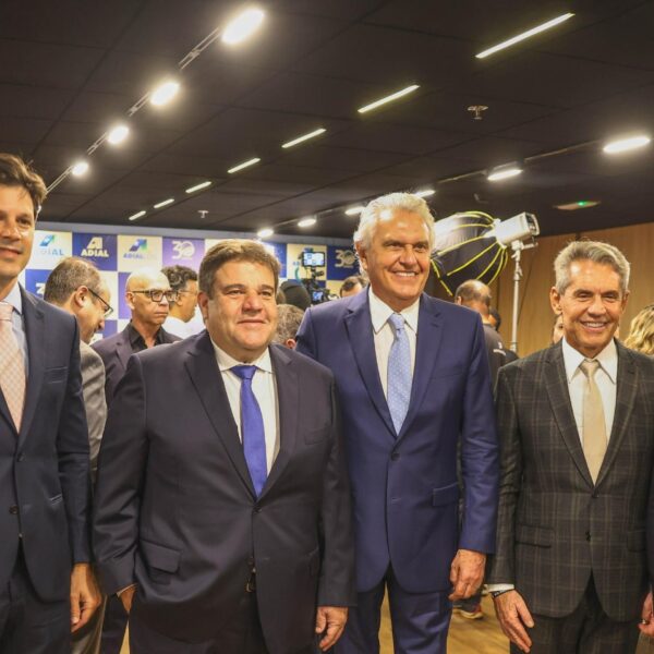 Governador prestigia posse de novo presidente da Adial