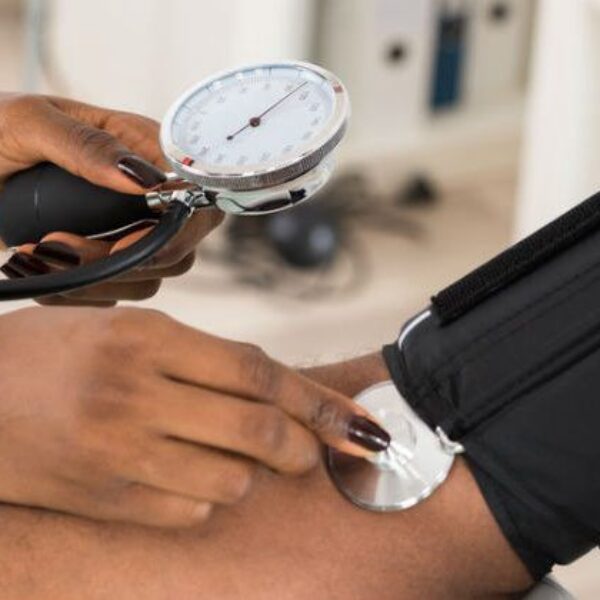 Hugol alerta para importância da prevenção contra hipertensão arterial