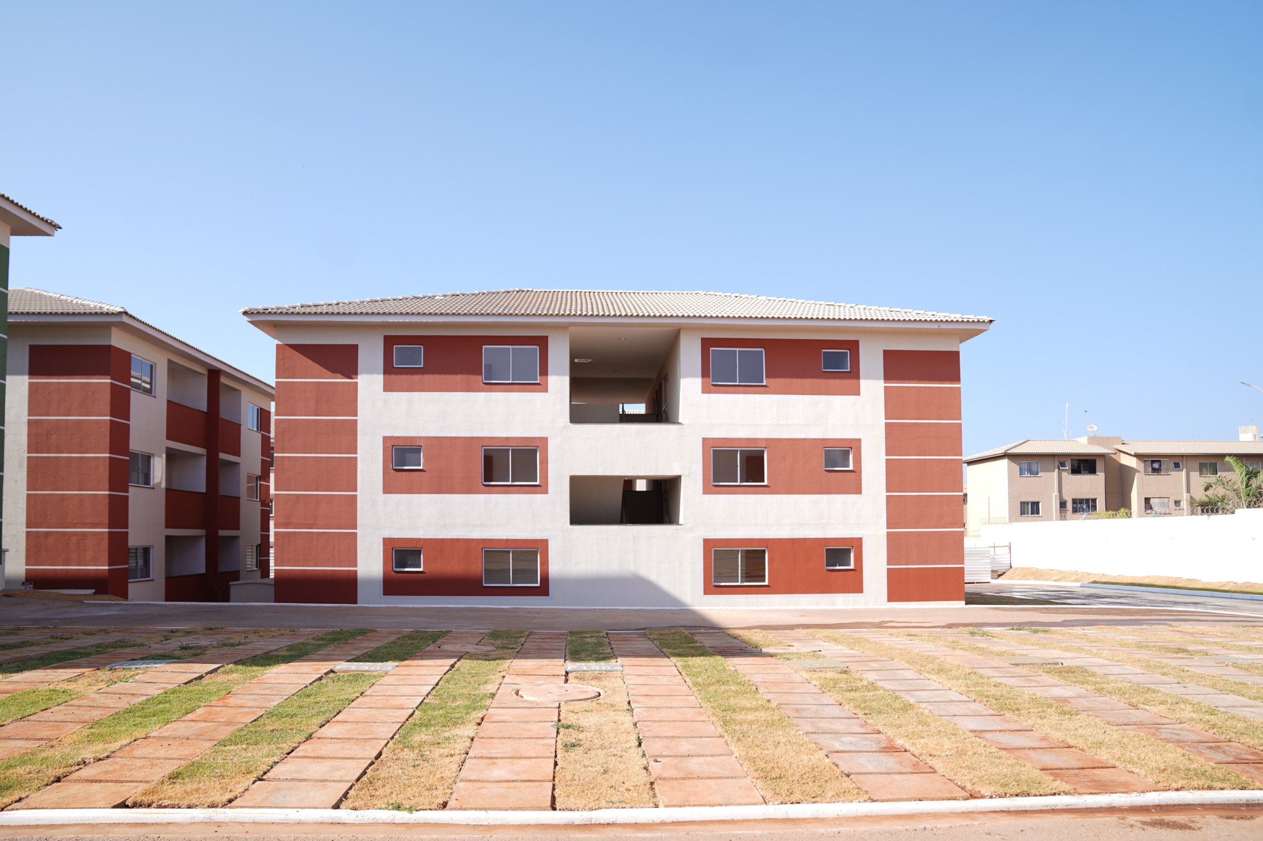 Agehab, Seinfra e Mcid entregam 540 apartamentos em Goiânia neste sábado