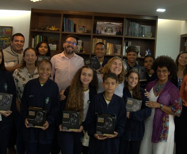 Abril Laranja nas Escolas conscientiza sobre maus-tratos a animais