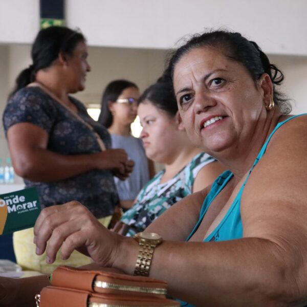 Governo de Goiás entrega 45 cartões do Aluguel Social em Carmo do Rio Verde