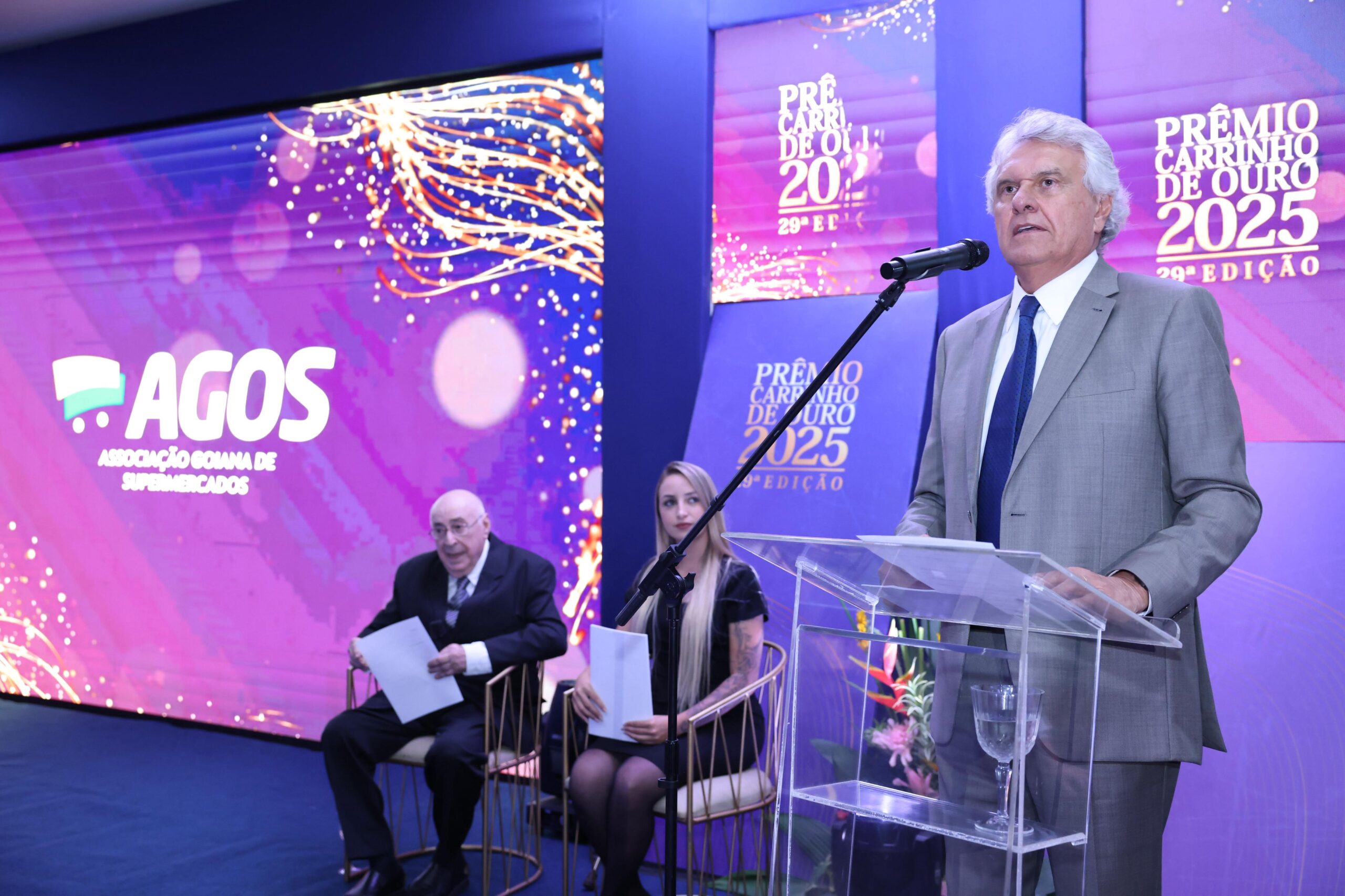 Caiado destaca força do setor supermercadista durante entrega do Carrinho de Ouro 2025