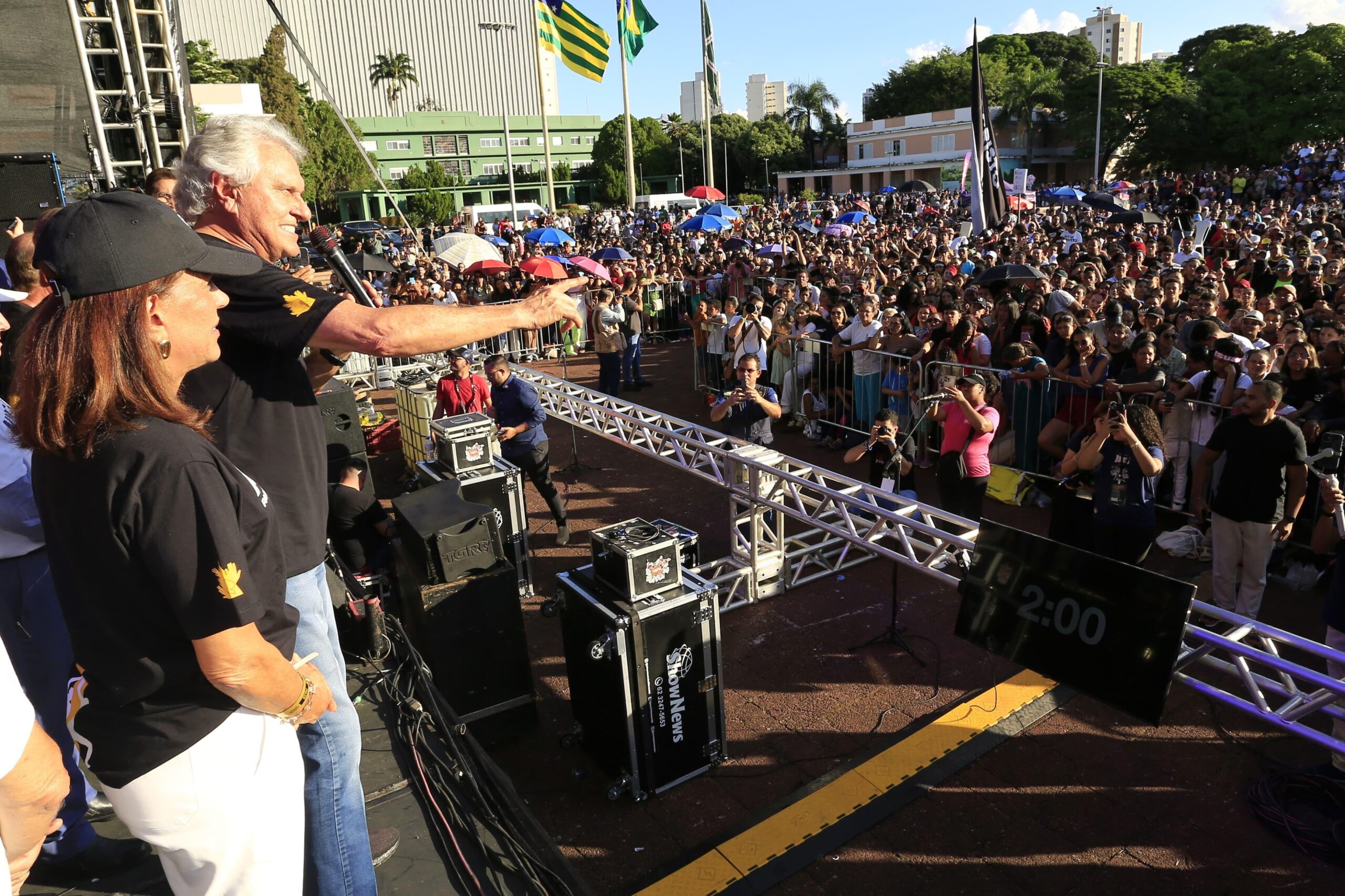 Caiado leva mensagem de fé e união à 5ª Marcha para Jesus