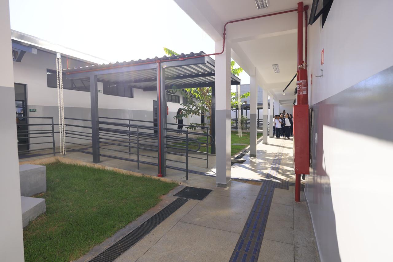 Obra substituiu antiga estrutura de placas de cimento do Colégio Estadual Dom Fernando I na Região Leste de Goiânia