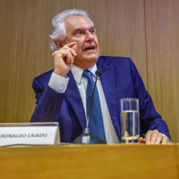 Caiado defende debate centrado nos problemas da população, em evento na Fundação FHC
