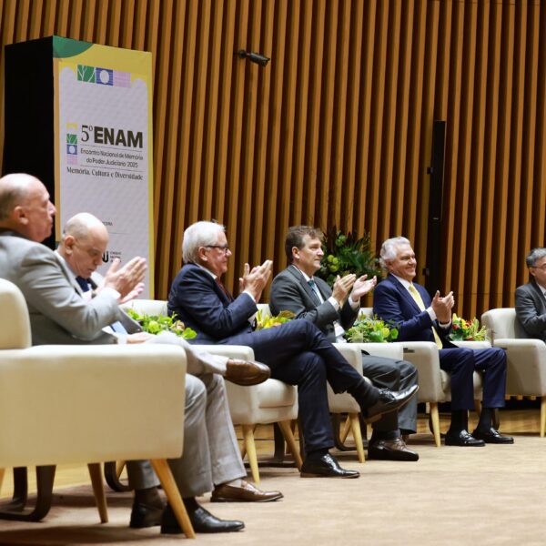 Caiado prestigia encerramento do 5º Enam