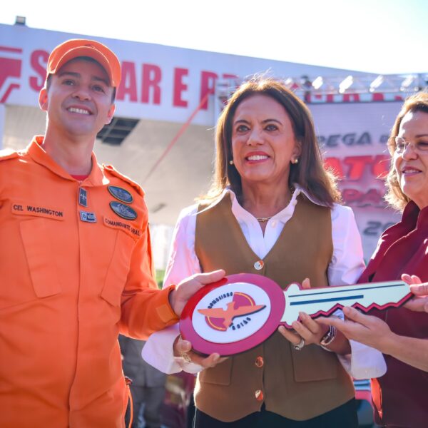 Gracinha Caiado entrega viaturas e equipamentos avaliados em R$ 16 milhões para Corpo de Bombeiros