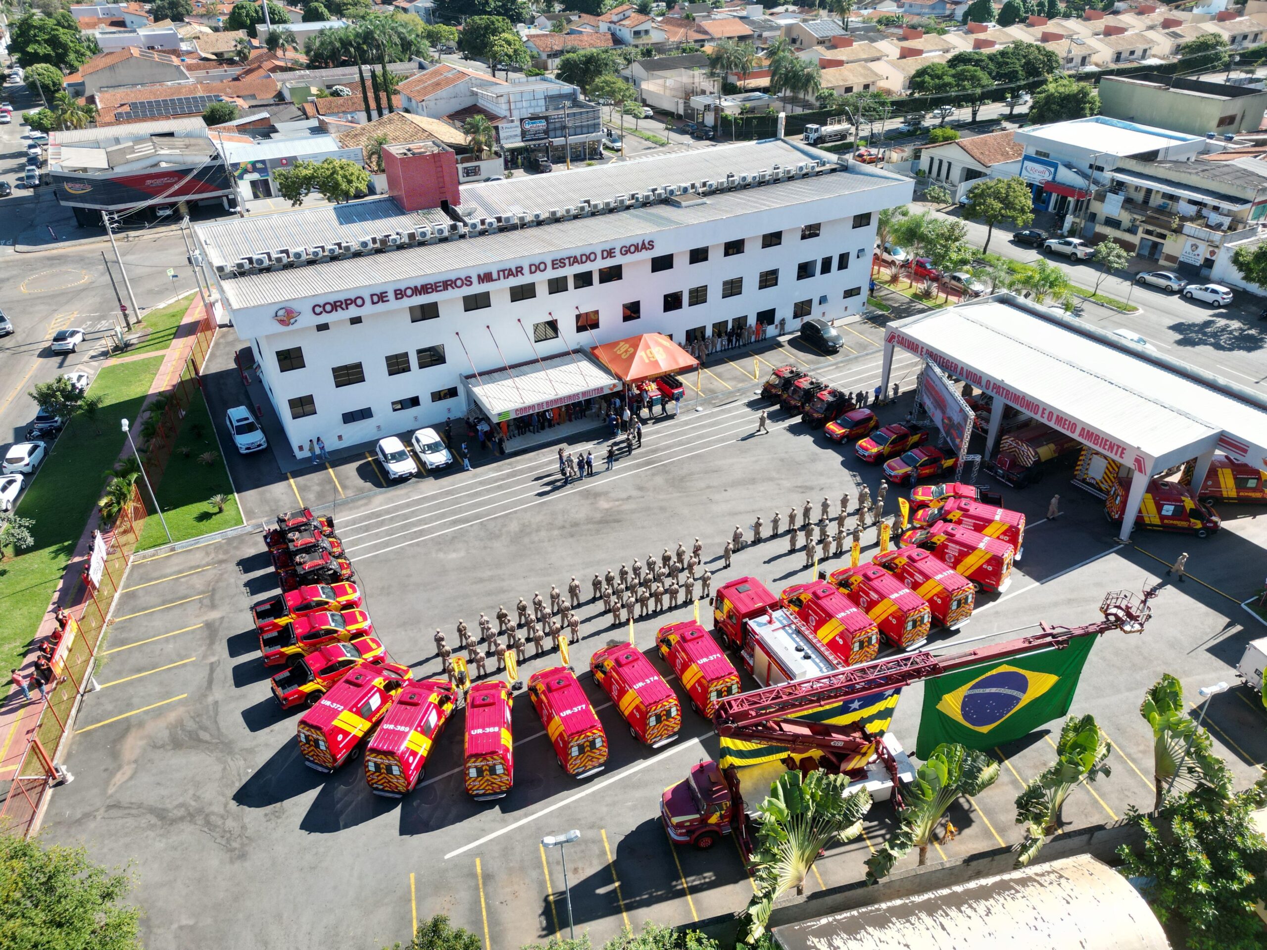 Gracinha Caiado entrega viaturas e equipamentos ao Corpo de Bombeiros