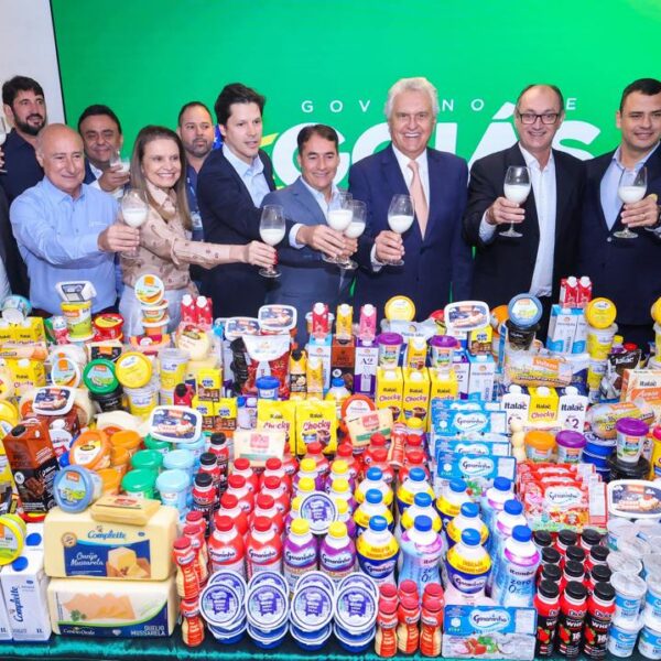 Goiás recebe doação de 60 mil litros de leite