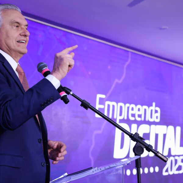 Caiado anuncia Centro Estadual de Computação Aberta em IA