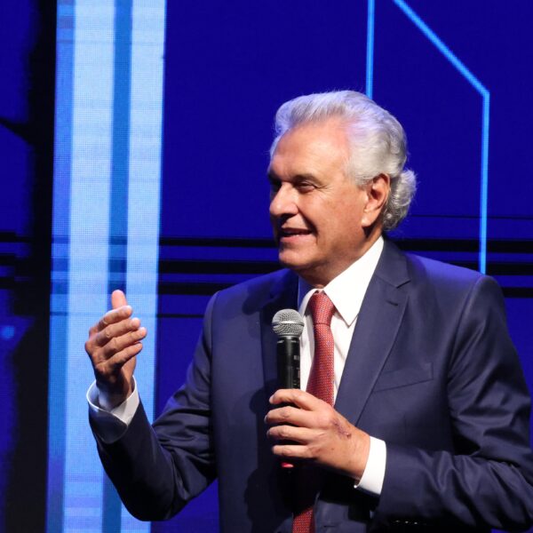 Caiado propõe lei que incentiva o desenvolvimento da inteligência artificial (IA) no estado