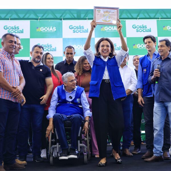 Gracinha Caiado abre Goiás Social em Abadia de Goiás com entrega de benefícios
