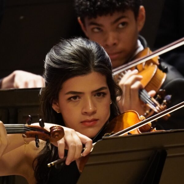 Orquestra Sinfônica Jovem de Goiás apresenta Concerto Mosaico em homenagem às mães