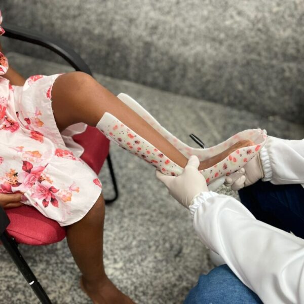 Atendimento durante oficina ortopédica do Crer