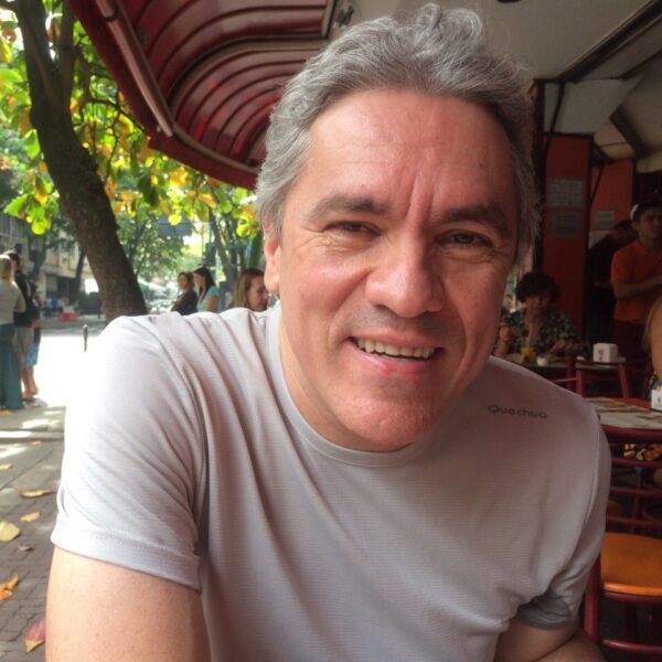 Fernando Lobo Lemes lança livro na UEG
