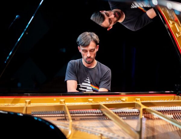 pianista curitibano Bruno Hrabovsky - Rock e música clássica