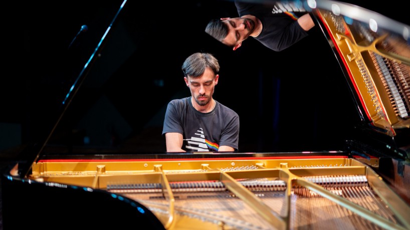 pianista curitibano Bruno Hrabovsky - Rock e música clássica