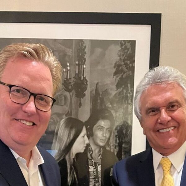 Amazon avalia investir em Goiás após conhecer política estadual de IA