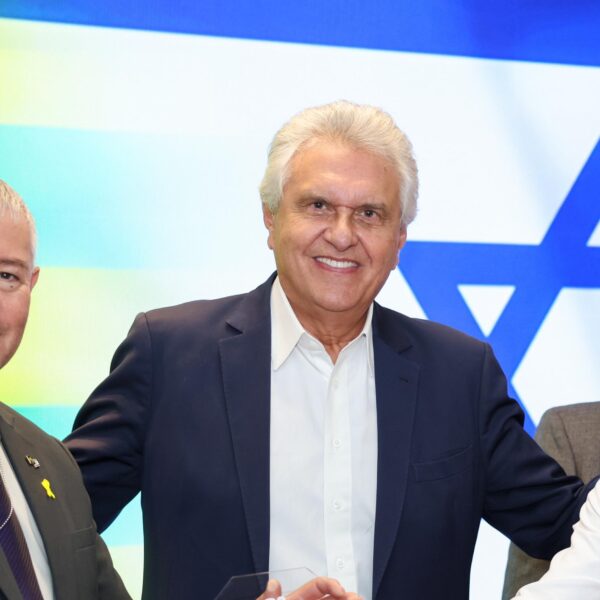 Caiado entrega premiação a empresas israelenses por iniciativas de gestão hídrica voltadas ao Cerrado goiano