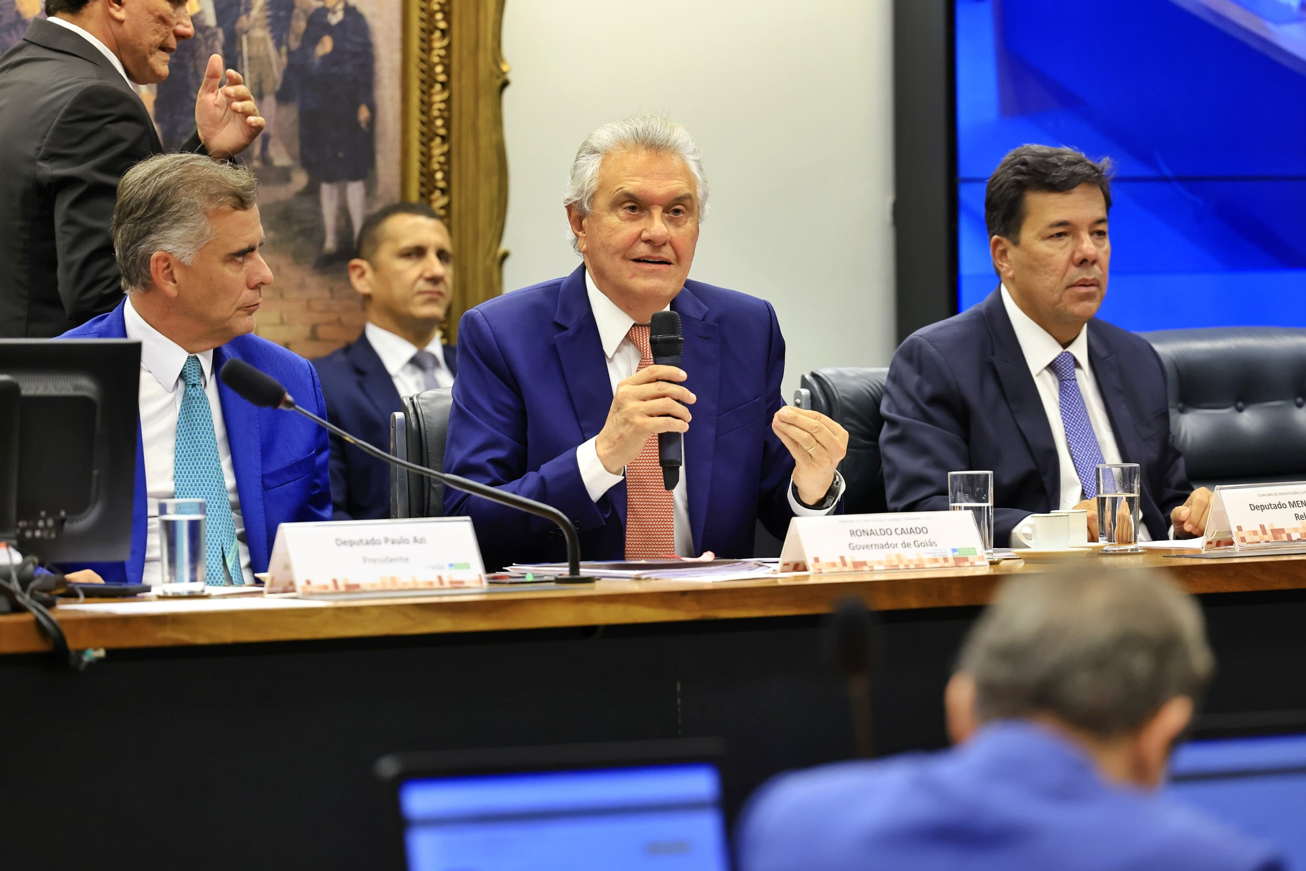 Caiado alerta sobre facções no Brasil durante audiência na Câmara