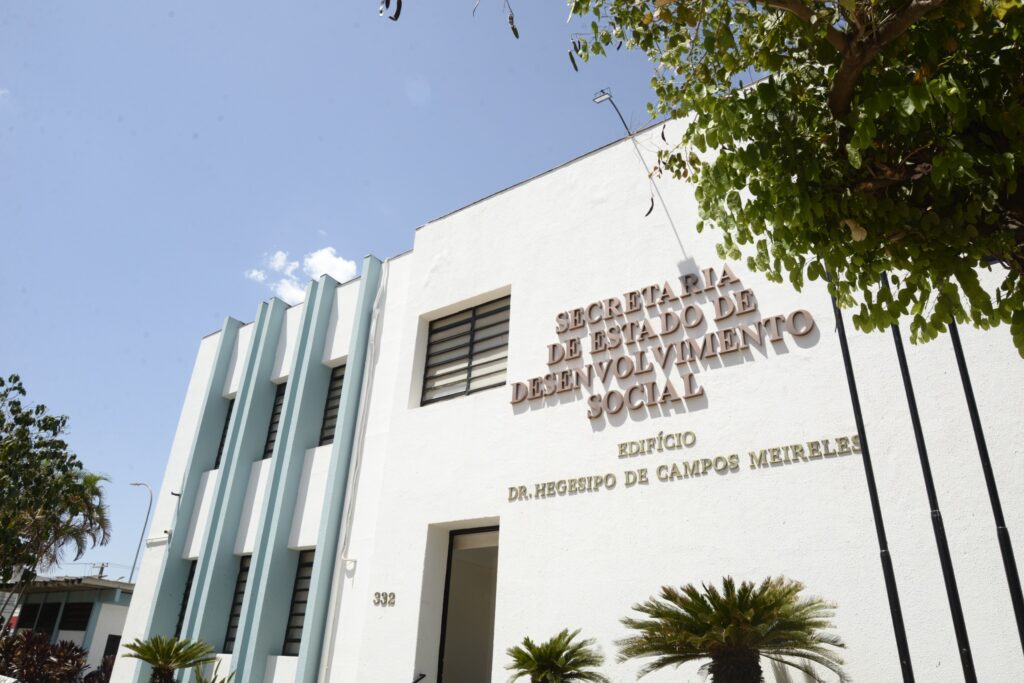 Seds abre seleção com 94 vagas temporárias e salários de até R$ 10,8 mil