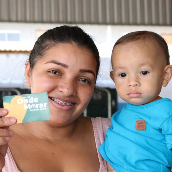 Agehab entrega 62 cartões do Aluguel Social em Campinorte