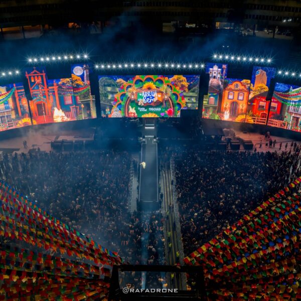 Tarcísio do Acordeon abre 2º dia do Arraiá do Bem