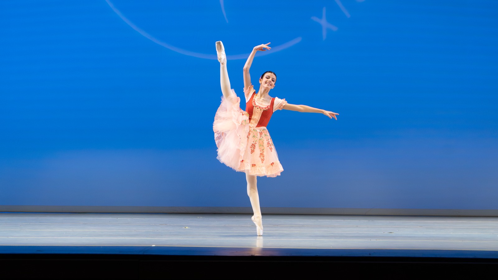 Bailarinos goianos conquistam bolsas em maior competição de balé juvenil do mundo