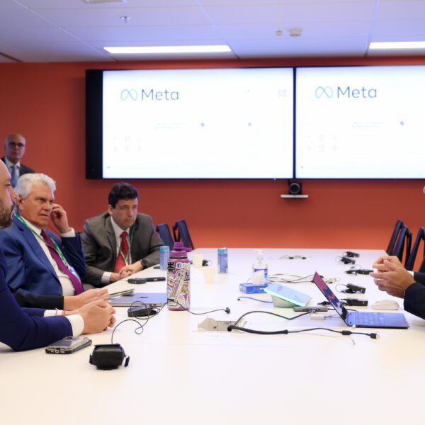 Caiado em reunião com equipe da Meta