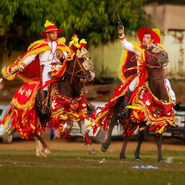 Cavleiros das Cavalhadas em campo