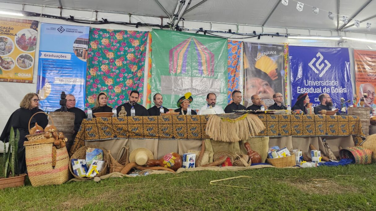 Davi Kopenawa recebe Honoris Causa da UEG