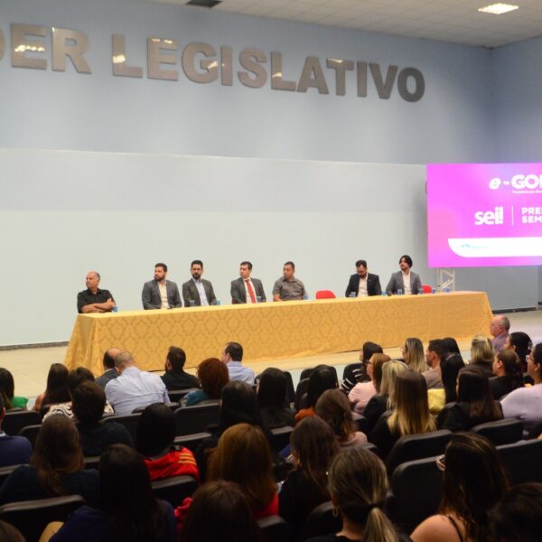 Governo de Goiás firma parceria inédita com municípios para transformação digital dos serviços públicos