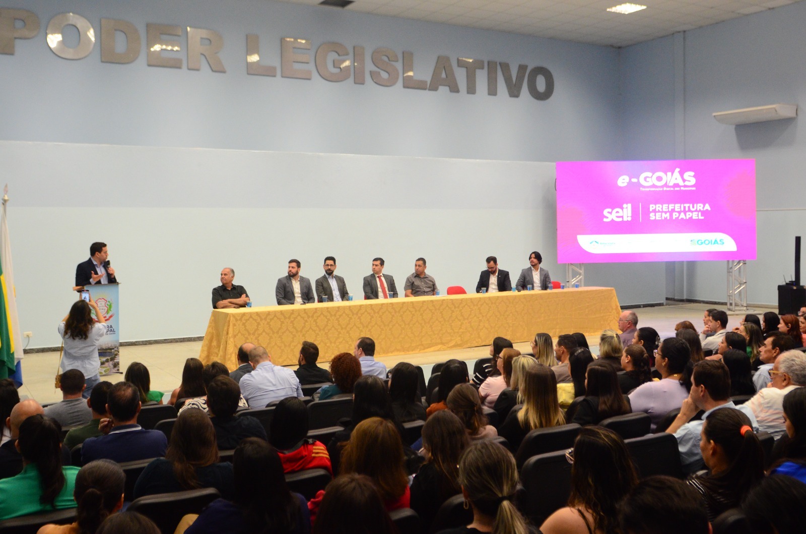 Governo de Goiás firma parceria inédita com municípios para transformação digital dos serviços públicos