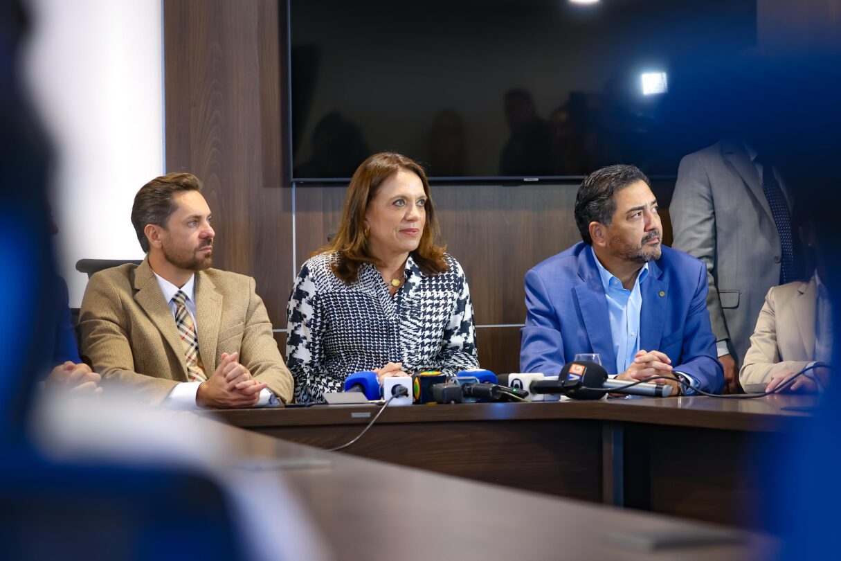 Gracinha apresenta pacote social na Alego