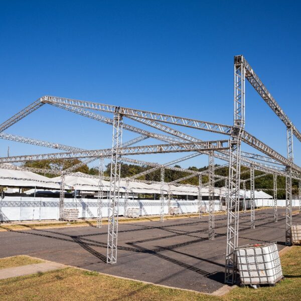 Montagem do Centro de Apoio ao Romeiro