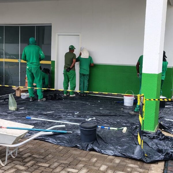 Reeducandos pintam Hospital de Luziânia