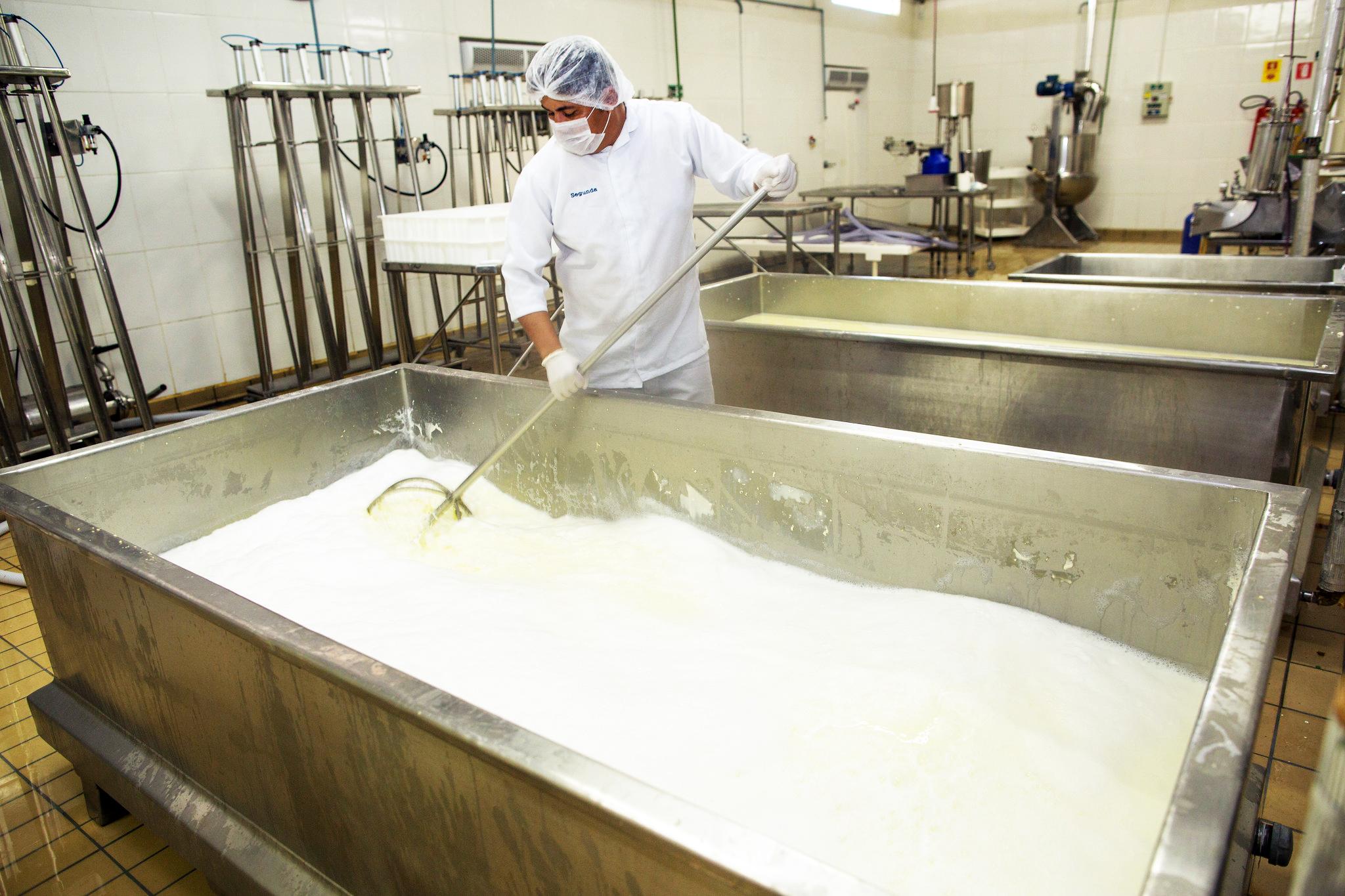 Caravana do Serviço de Inspeção Municipal realiza encontro em Mara Rosa para capacitação de agroindústrias Caravana do Serviço de Inspeção Municipal realiza encontro em Mara Rosa para capacitação de agroindústrias