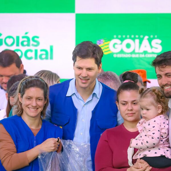 É o caso da aposentada Elizabeth Pereira, 65 anos, que está entre os 27 idosos que receberam o cartão Dignidade. “Esse benefício chegou na hora certa. Vai me ajudar muito para comprar as minhas frutas que eu preciso e os meus remédios”, relatou.