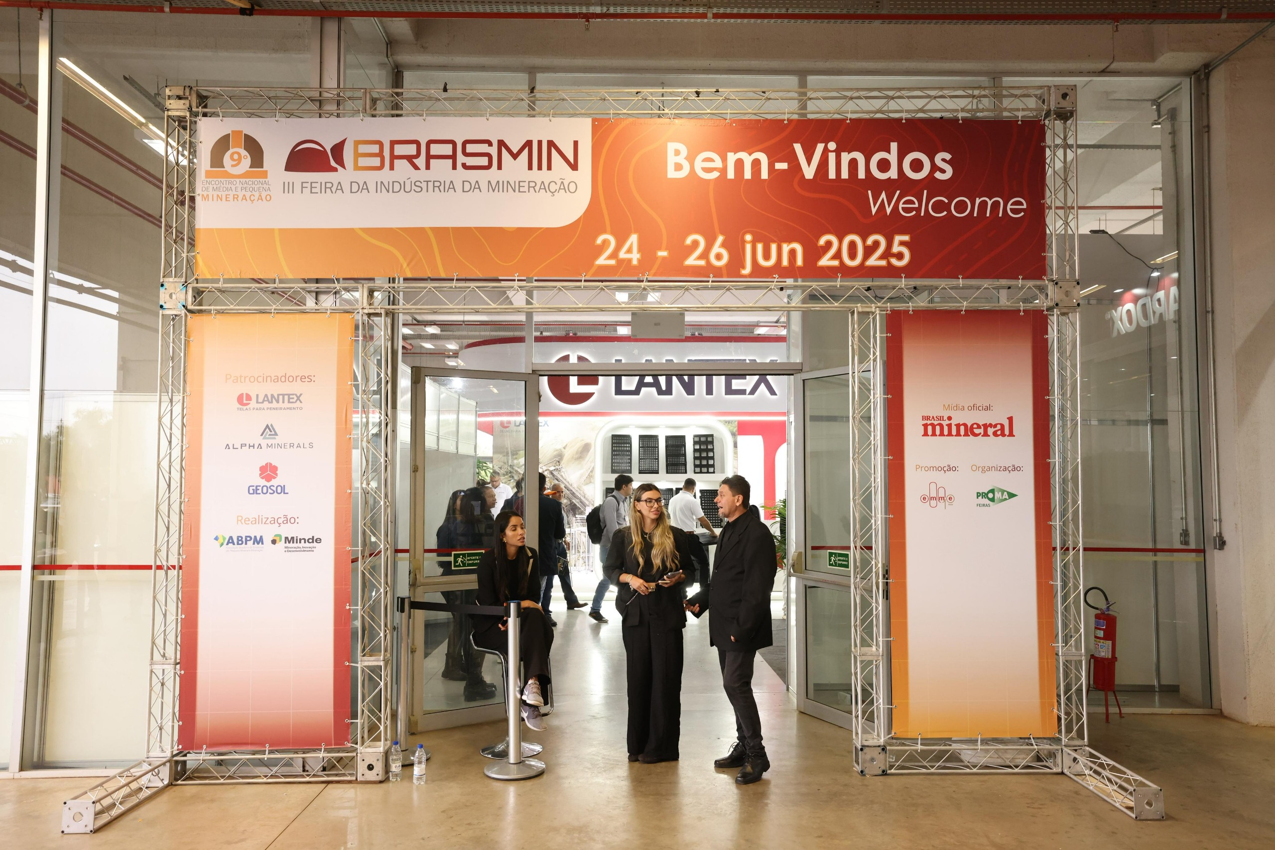 Caiado destaca potencial econômico da mineração em Goiás na abertura de evento do setor 