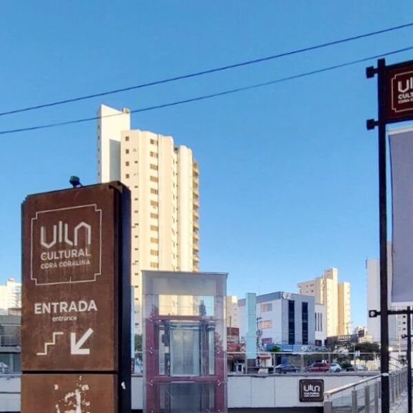 Vila Cultural Cora Coralina recebe encontro e simpósio que destacam a mulher no cinema _ fachada externa da Vila Cultural Cora Coralina durante o dia