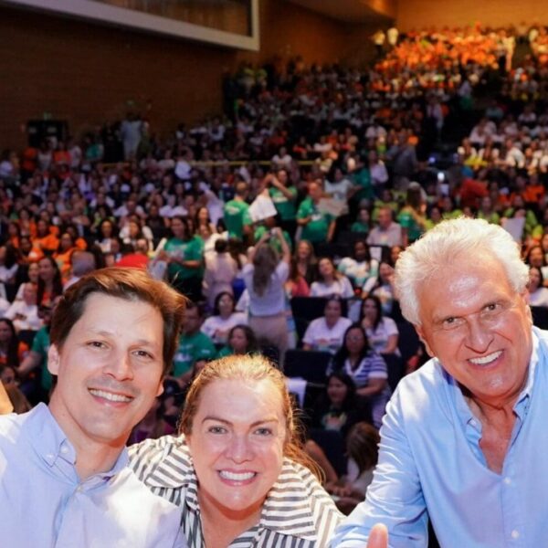 Governo premia melhores escolas públicas municipais em Alfabetização - vice Daniel Vilela, secretária de Educação de Goiás, Fátima Gaviolli e Governador Ronaldo Caiado