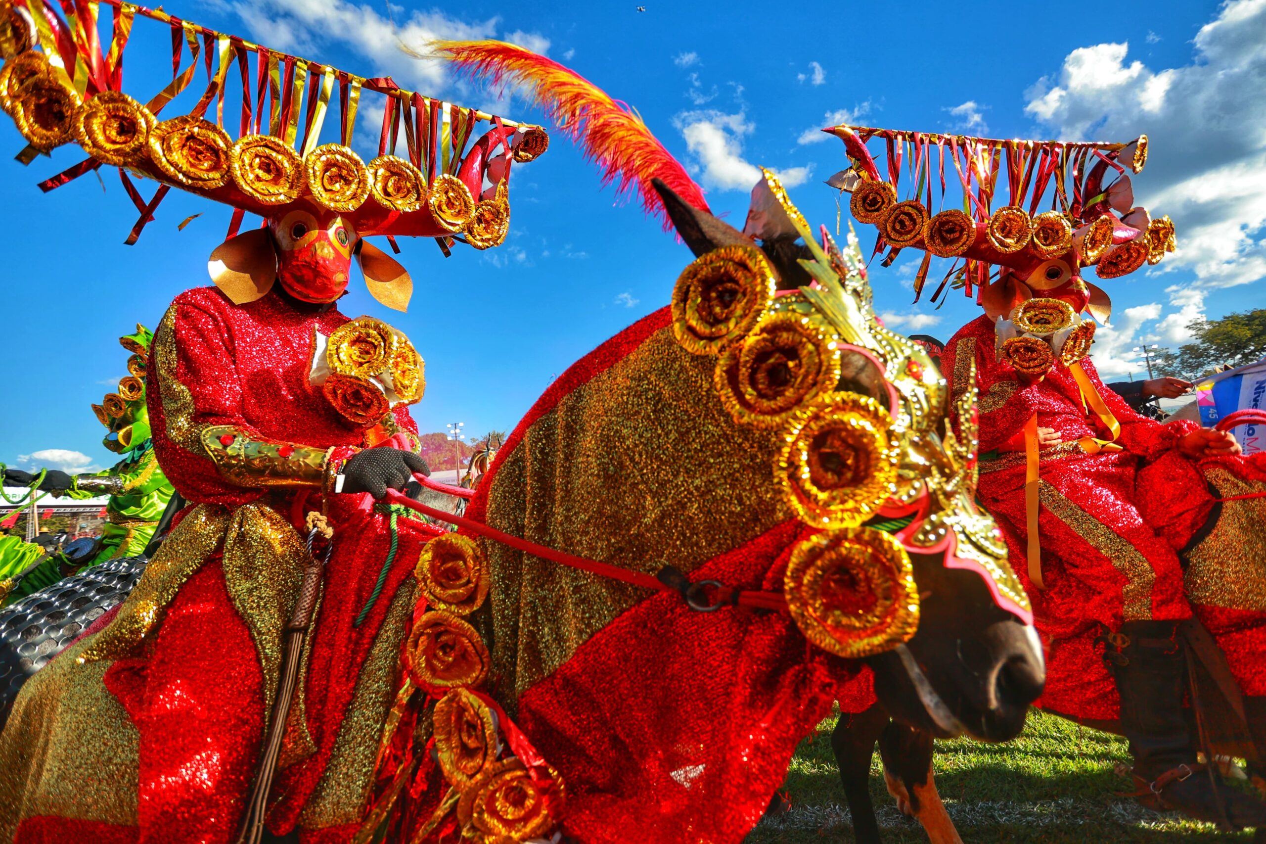 Governo de Goiás abre Cavalhadas de Pirenópolis