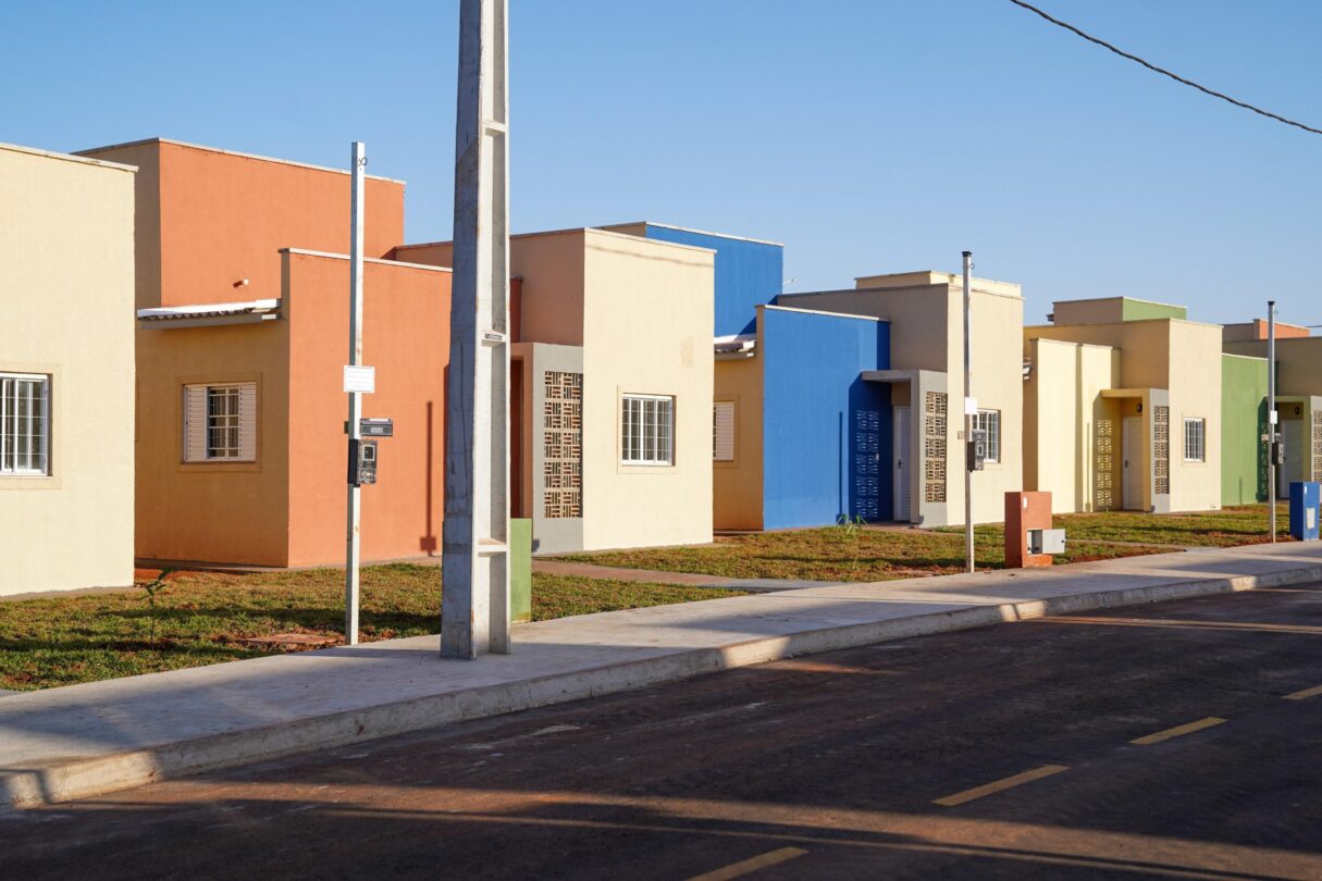 Agehab entrega 65 casas a custo zero em Buriti Alegre e Panamá