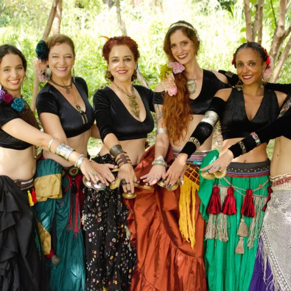 Grupo Anhuma Tribal apresneta estilo tribal de dança do ventre em parques